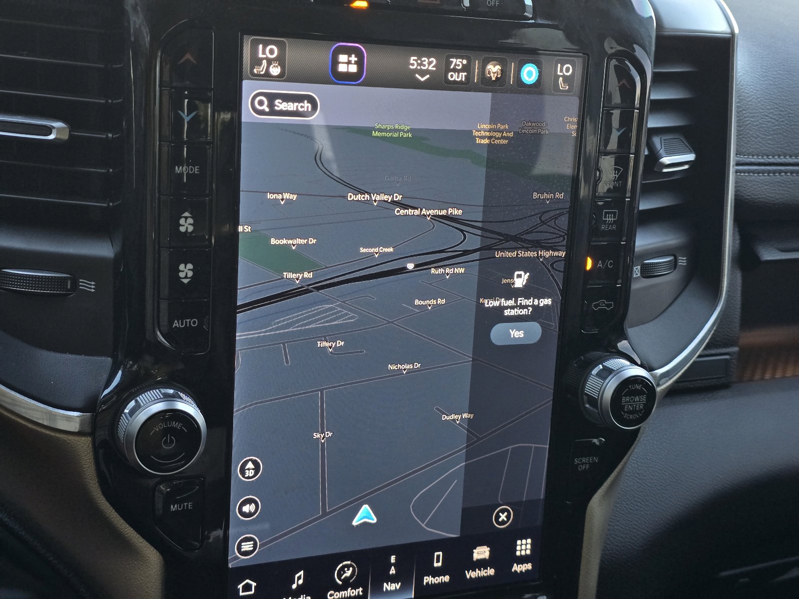 Used 2024 RAM 2500 Laramie w/ Safety Group AWD/4WD image 19