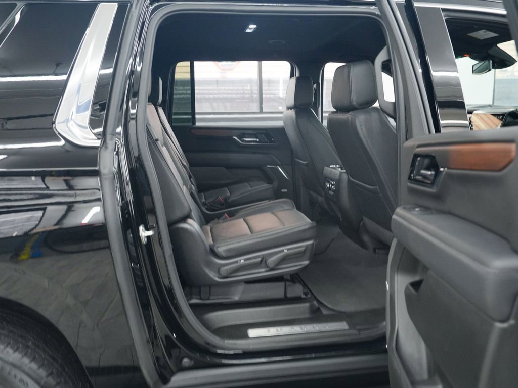 Used 2025 GMC Yukon XL Denali AWD/4WD image 34