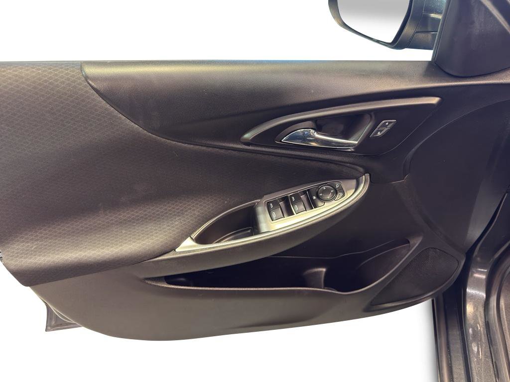 Used 2016 Chevrolet Malibu LT image 14