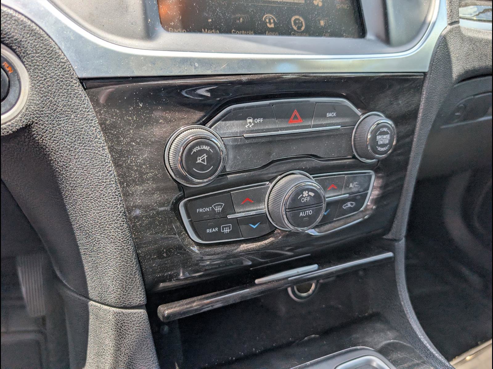 Used 2015 Chrysler 300 Limited RWD image 11