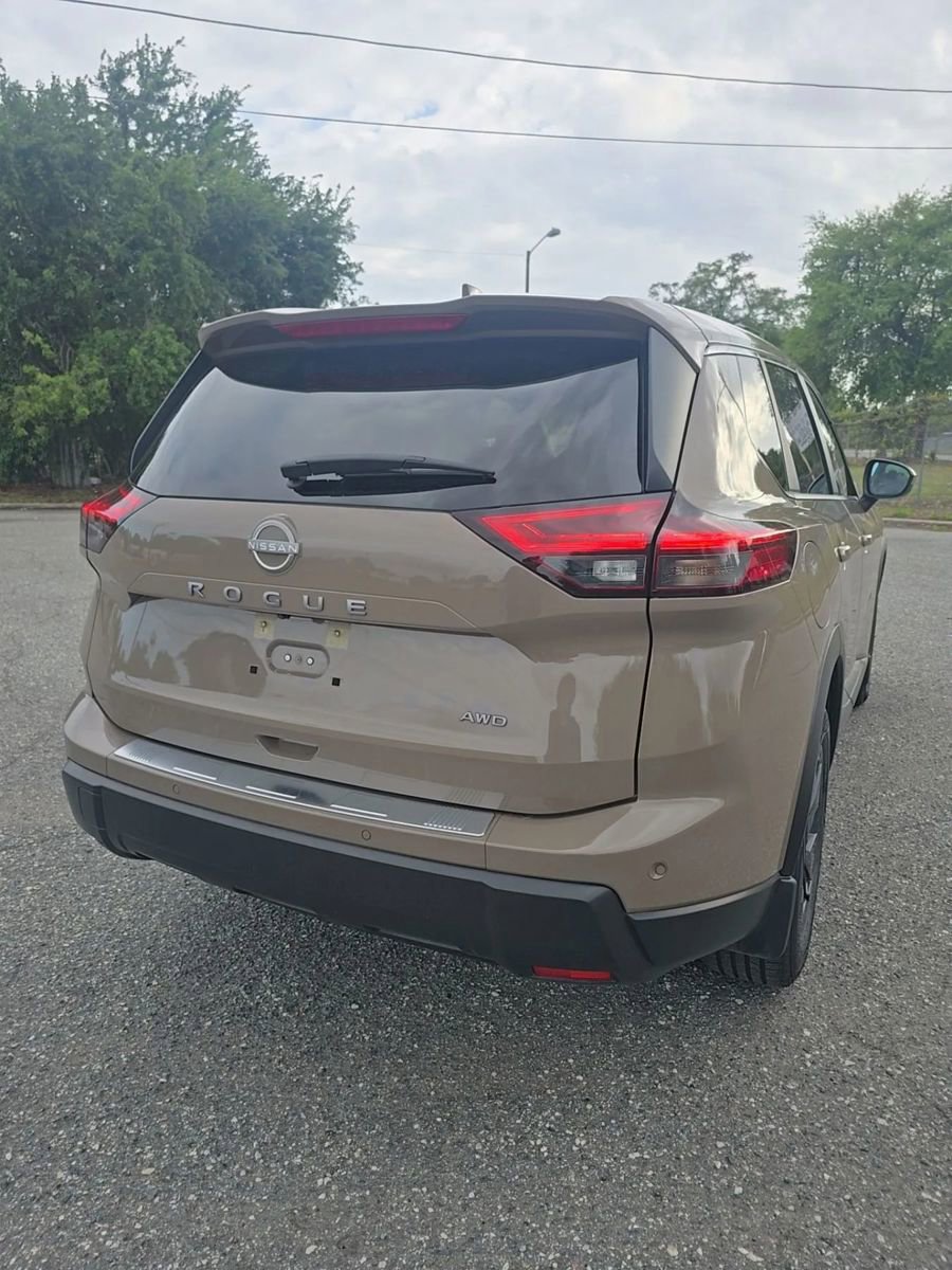 Used 2025 Nissan Rogue SV image 7
