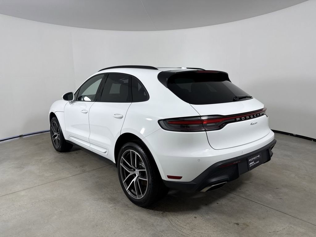 Certified 2025 Porsche Macan image 3