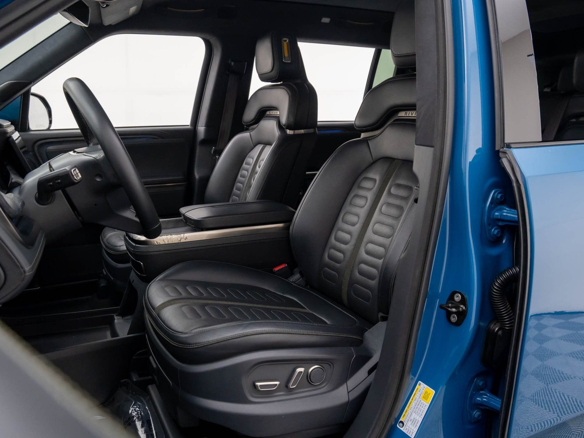 Used 2022 Rivian R1S Launch Edition image 16