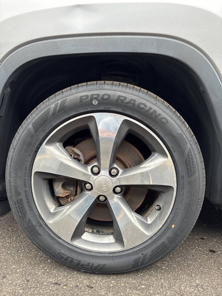 Used 2019 Jeep Cherokee Limited w/ Luxury Group FWD image 12