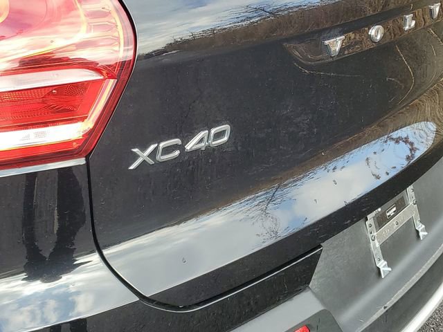 Used 2025 Volvo XC40 B5 Core image 31