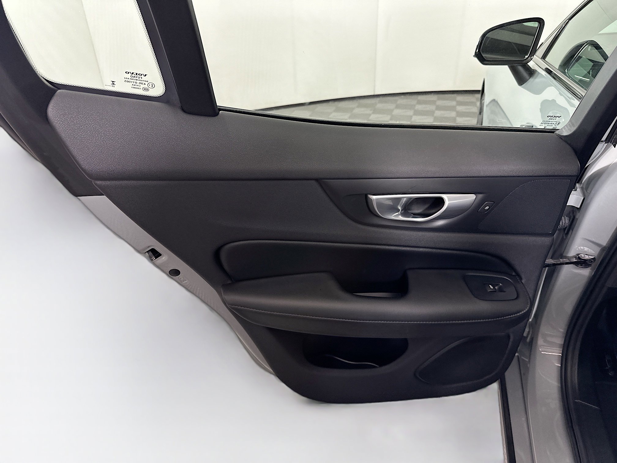 Used 2025 Volvo S60 B5 Plus image 27