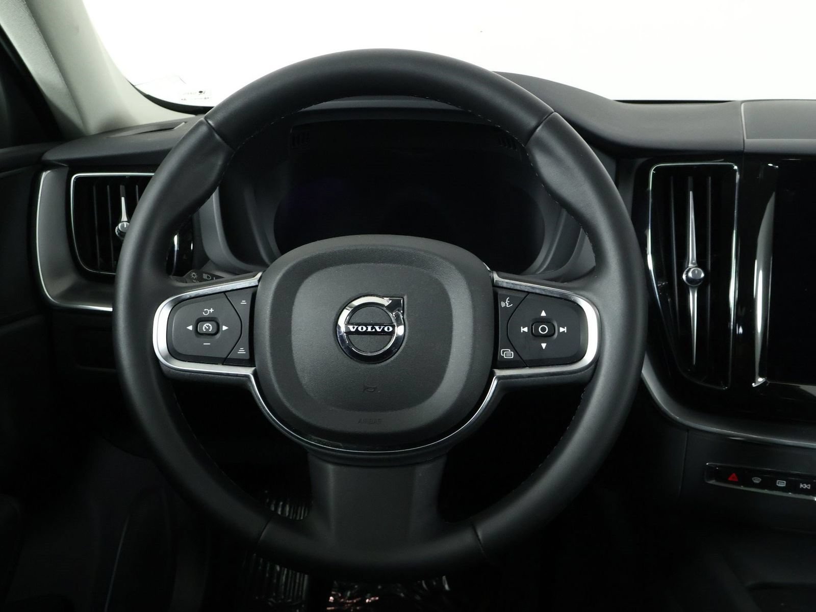 Certified 2025 Volvo XC60 T8 Core w/ Protection Package Premier AWD/4WD image 8