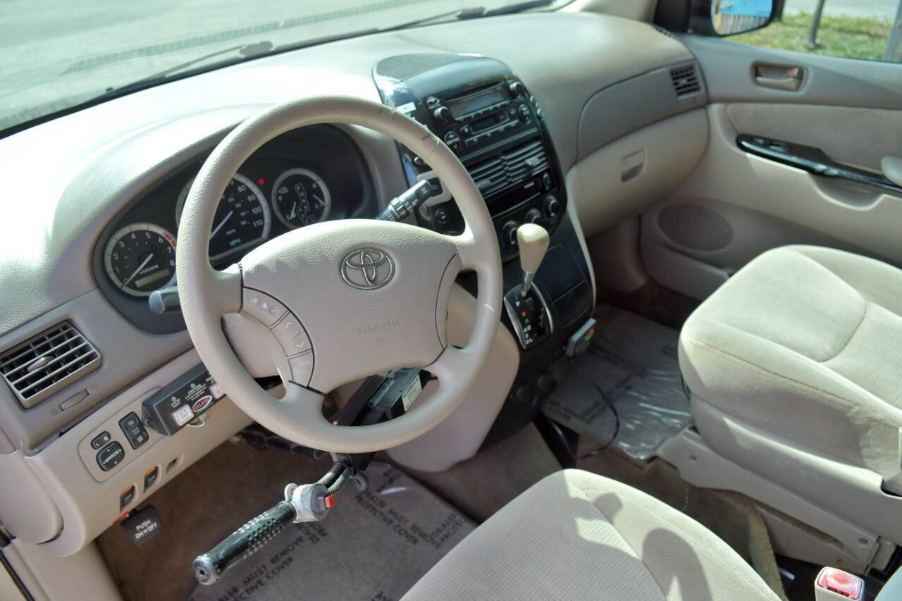 Used 2005 Toyota Sienna LE FWD image 22