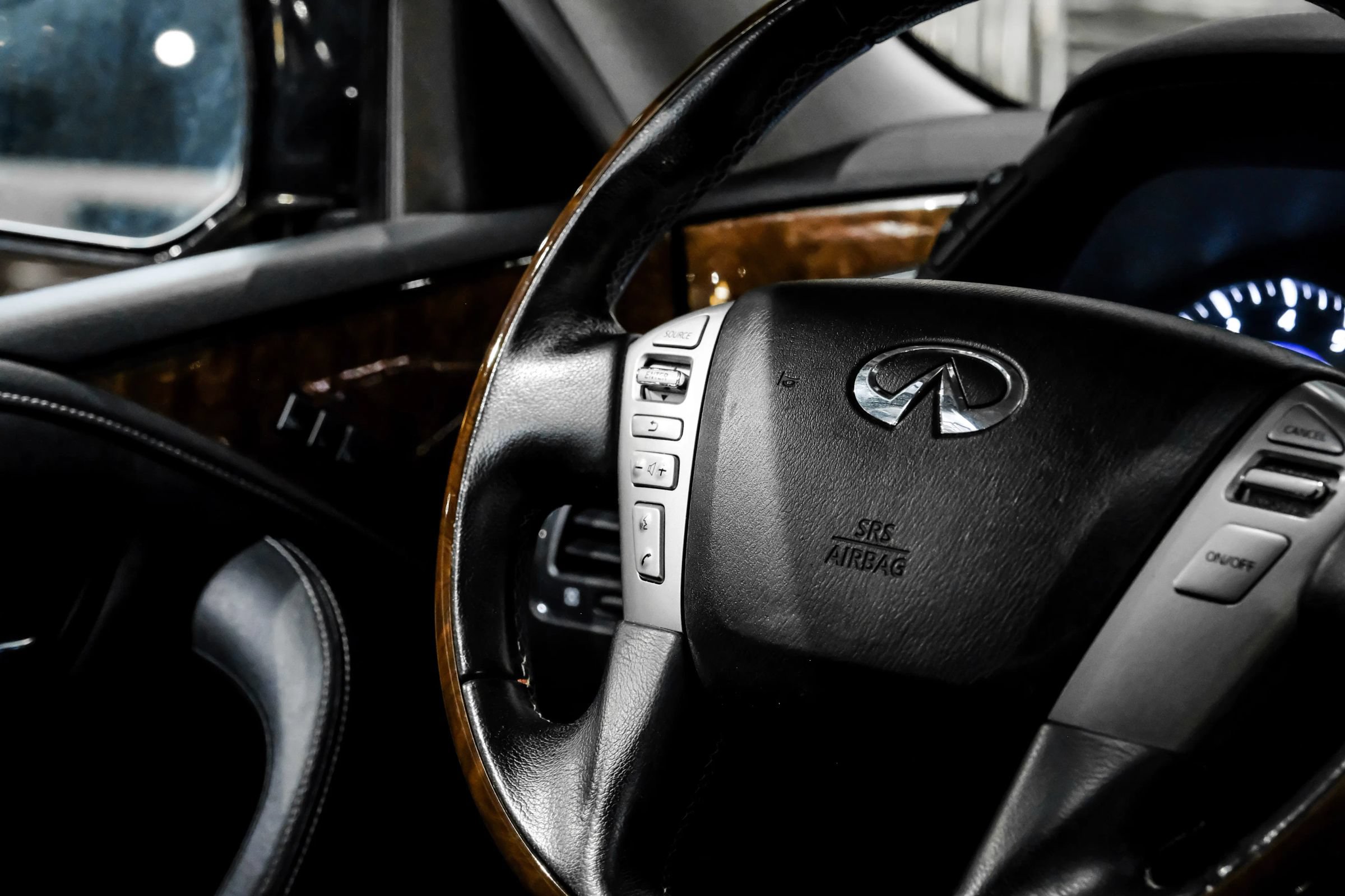 Used 2019 INFINITI QX80 Luxe RWD image 16