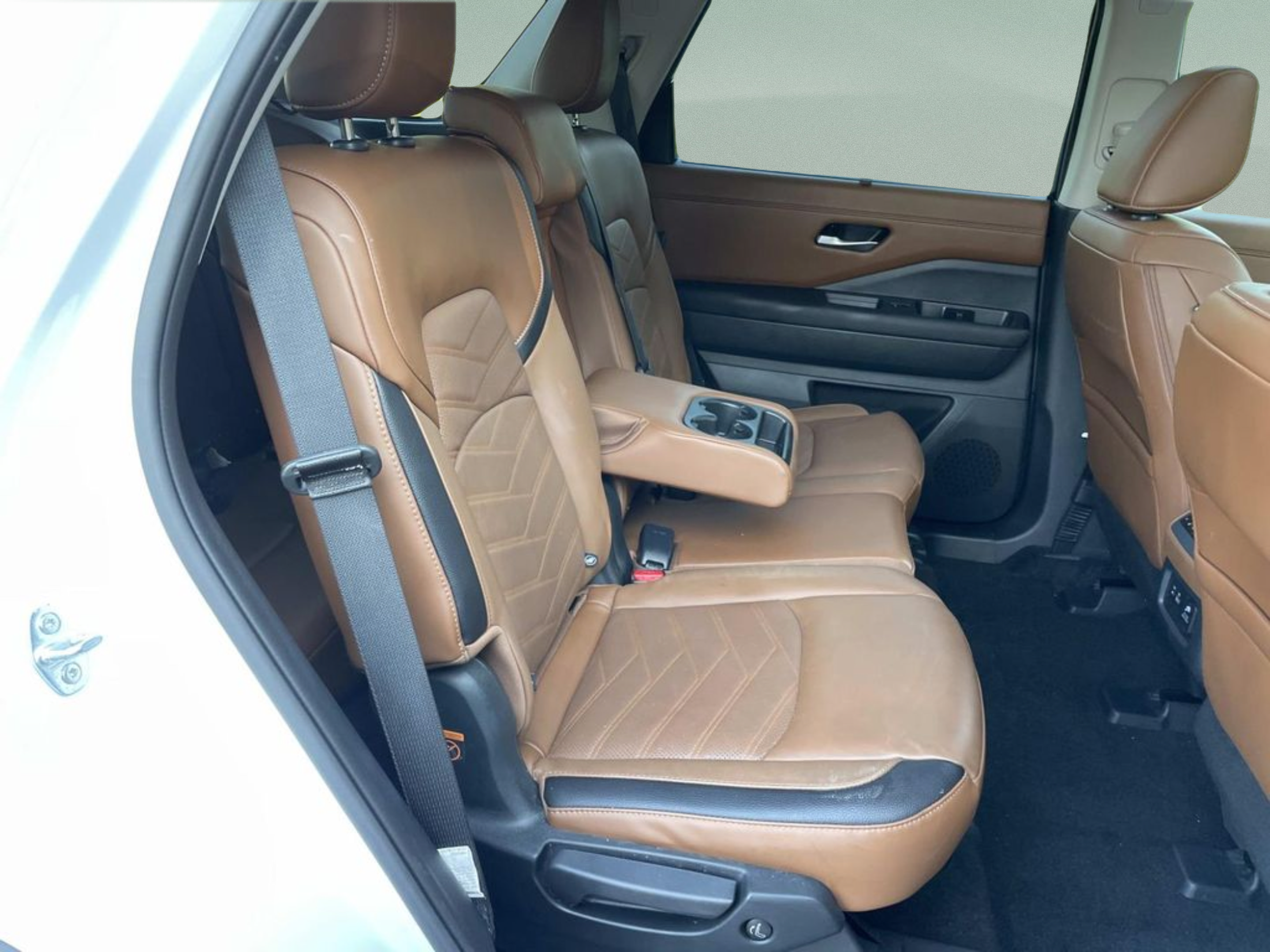 Used 2025 Nissan Pathfinder Platinum w/ Cargo Package FWD image 17