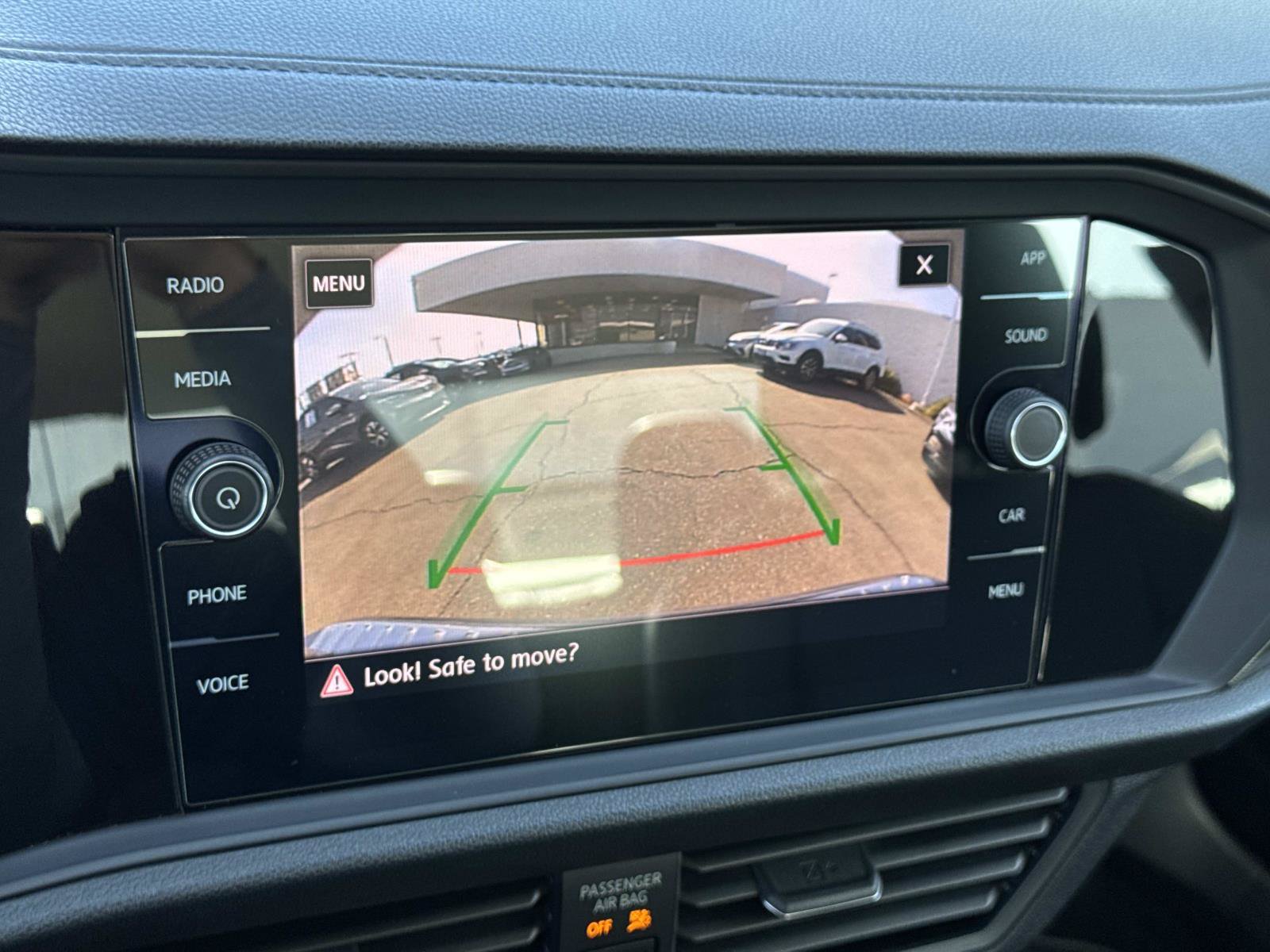 Used 2019 Volkswagen Jetta SEL w/ Cold Weather Package FWD image 18