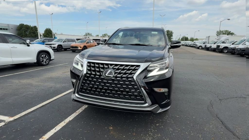 Used 2022 Lexus GX 460 Premium w/ Accessory Package AWD/4WD image 3