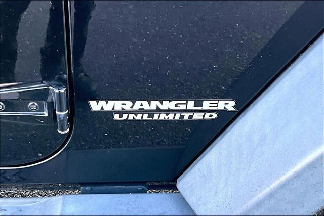 Used 2012 Jeep Wrangler Unlimited Rubicon w/ Connectivity Group image 29
