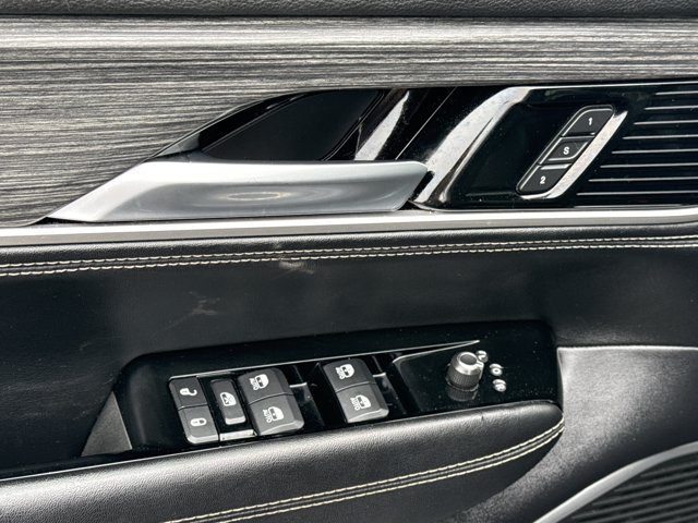 Used 2024 Jeep Wagoneer L Series II RWD image 16
