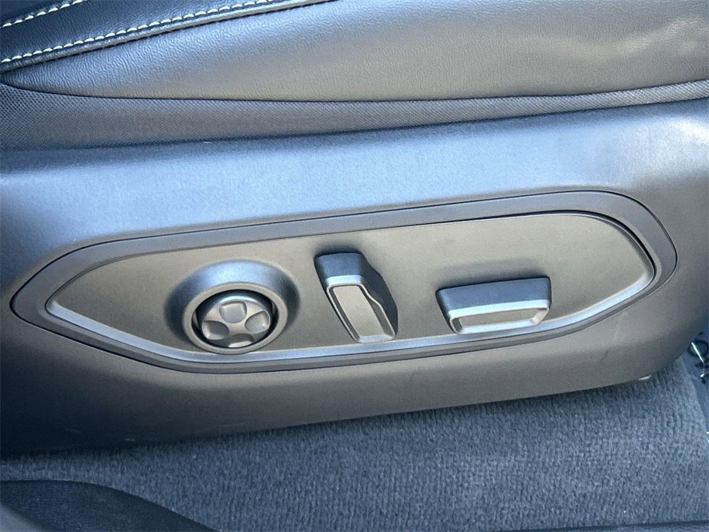 Used 2025 Jeep Grand Cherokee Limited w/ Black Appearance Package image 34