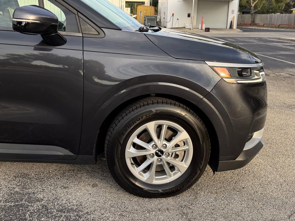 Used 2024 Kia Carnival LX image 13