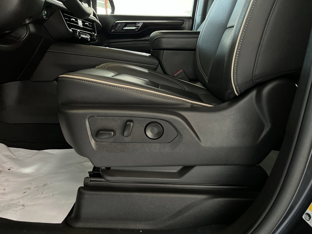 Used 2025 Chevrolet Suburban Premier image 15