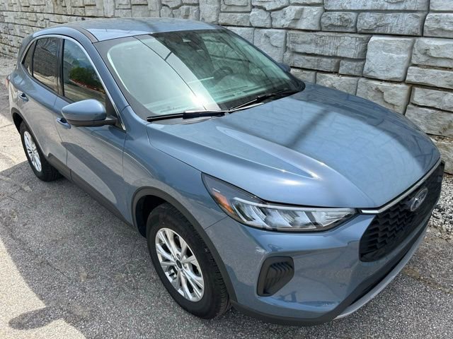 Used 2023 Ford Escape Active w/ Tech Pack #2 AWD/4WD image 7