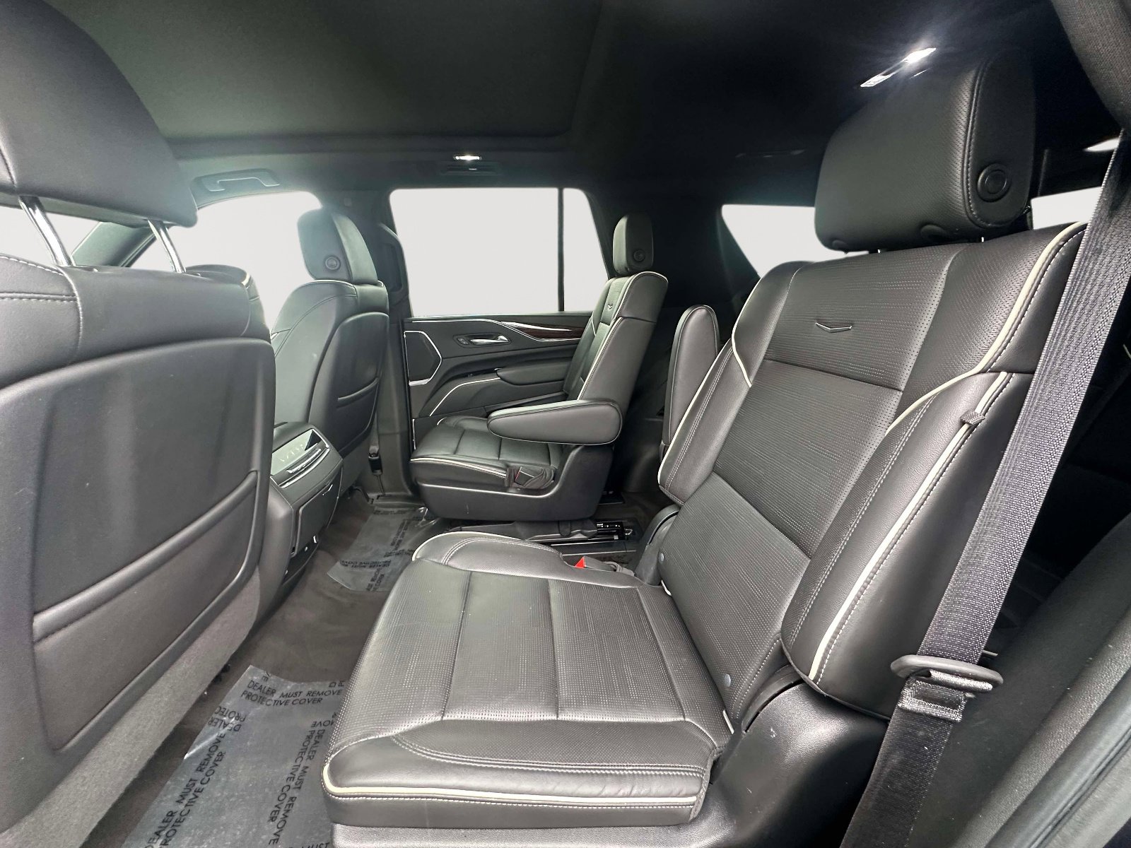 Used 2022 Cadillac Escalade Premium Luxury w/ LPO, Illumination Package image 34