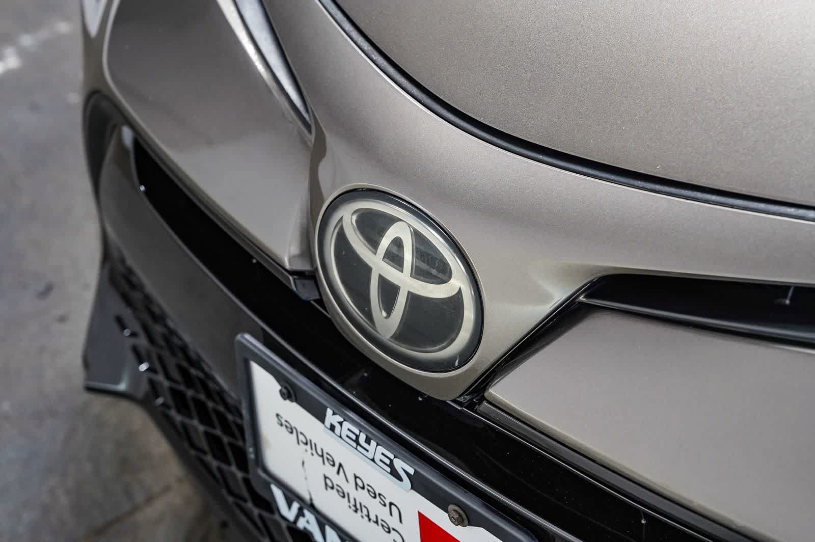 Certified 2018 Toyota Corolla SE FWD image 9