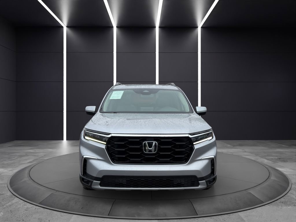 Used 2025 Honda Pilot Touring image 2