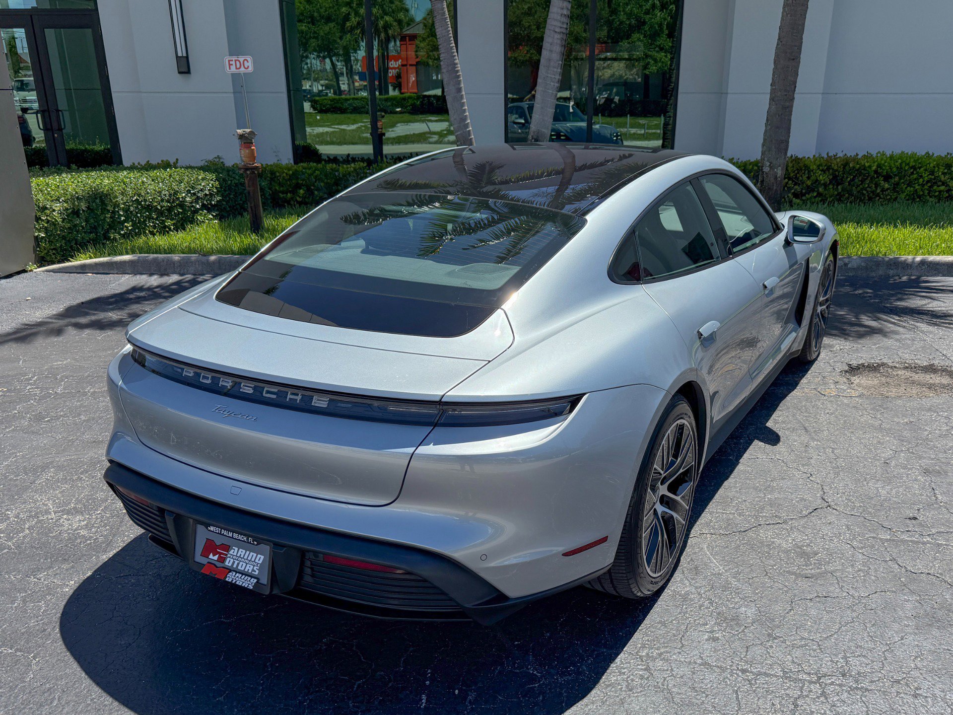 Used 2022 Porsche Taycan image 18