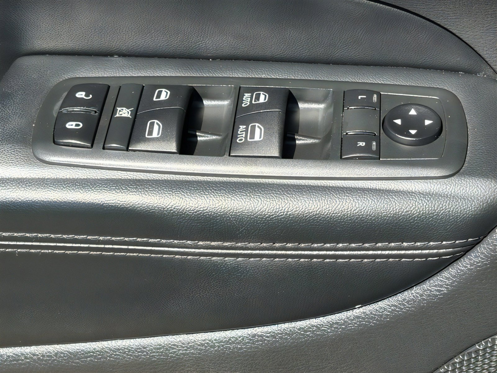 Used 2020 Jeep Grand Cherokee Laredo image 15