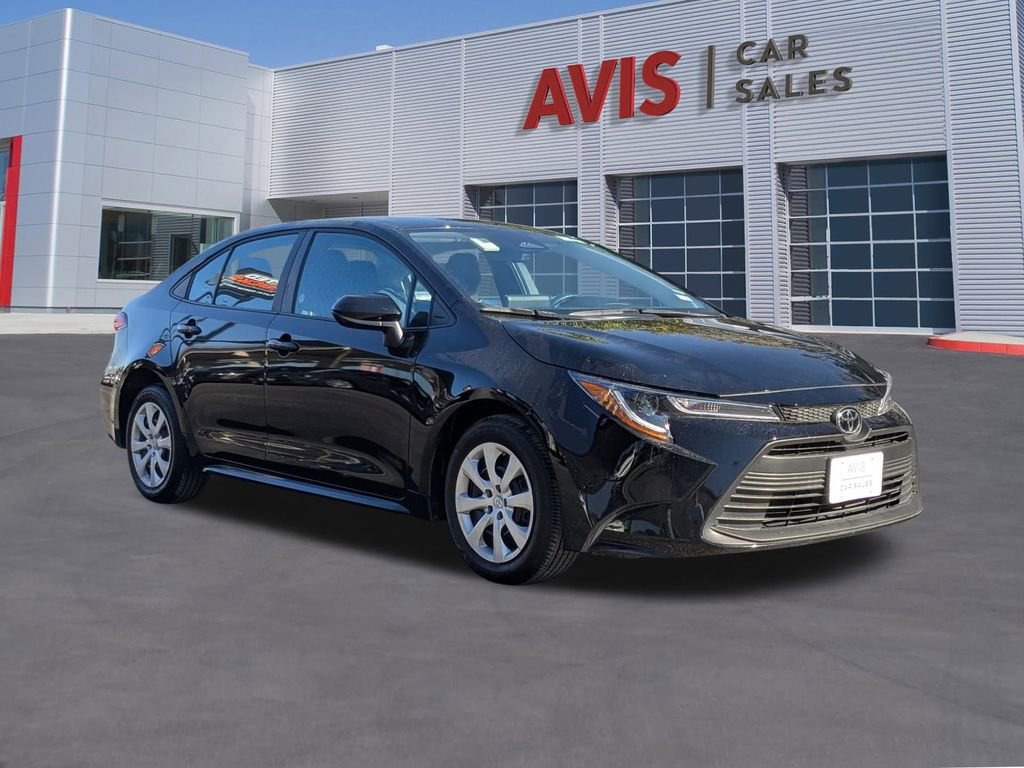 Used 2025 Toyota Corolla LE image 9