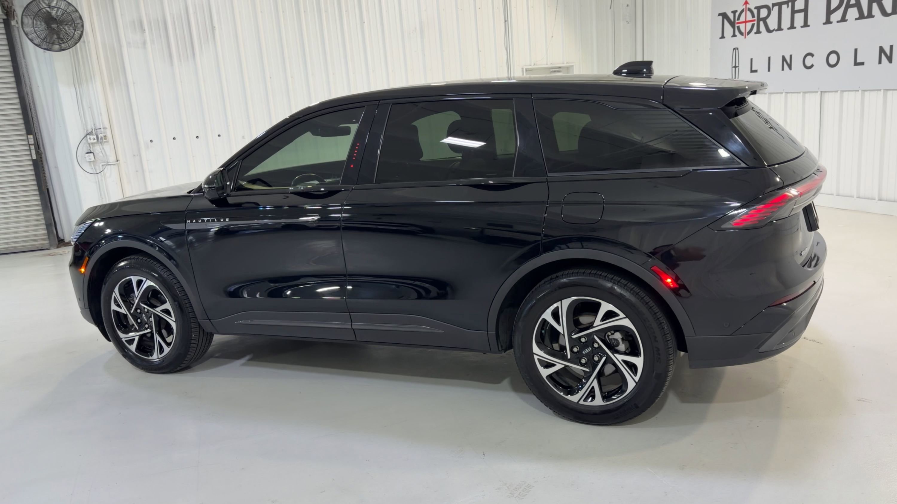 Used 2024 Lincoln Nautilus Premier w/ Jet Appearance Package AWD/4WD image 7