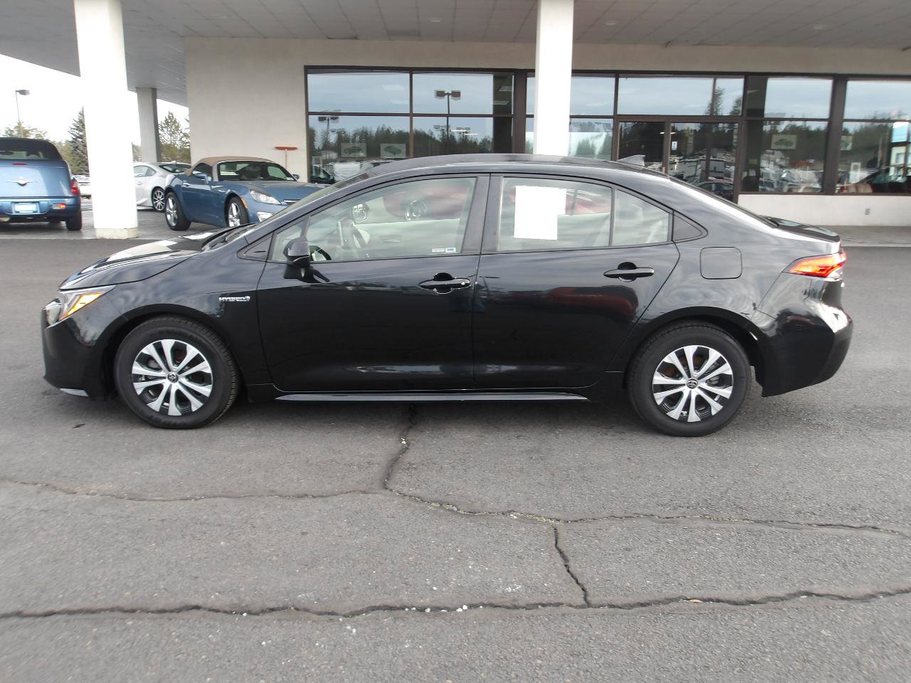 Used 2020 Toyota Corolla LE FWD image 2