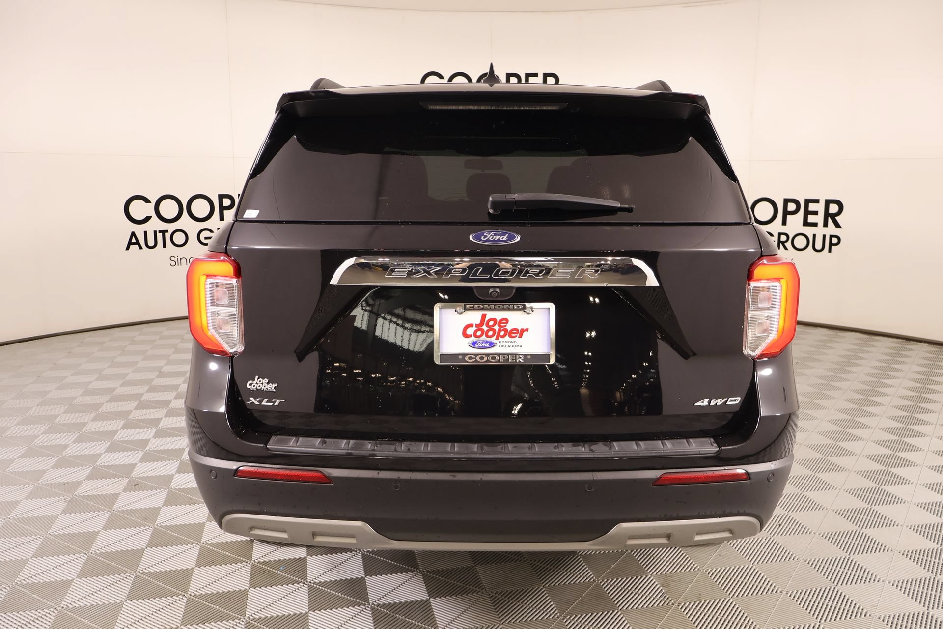 Used 2023 Ford Explorer XLT w/ Equipment Group 202A AWD/4WD image 22