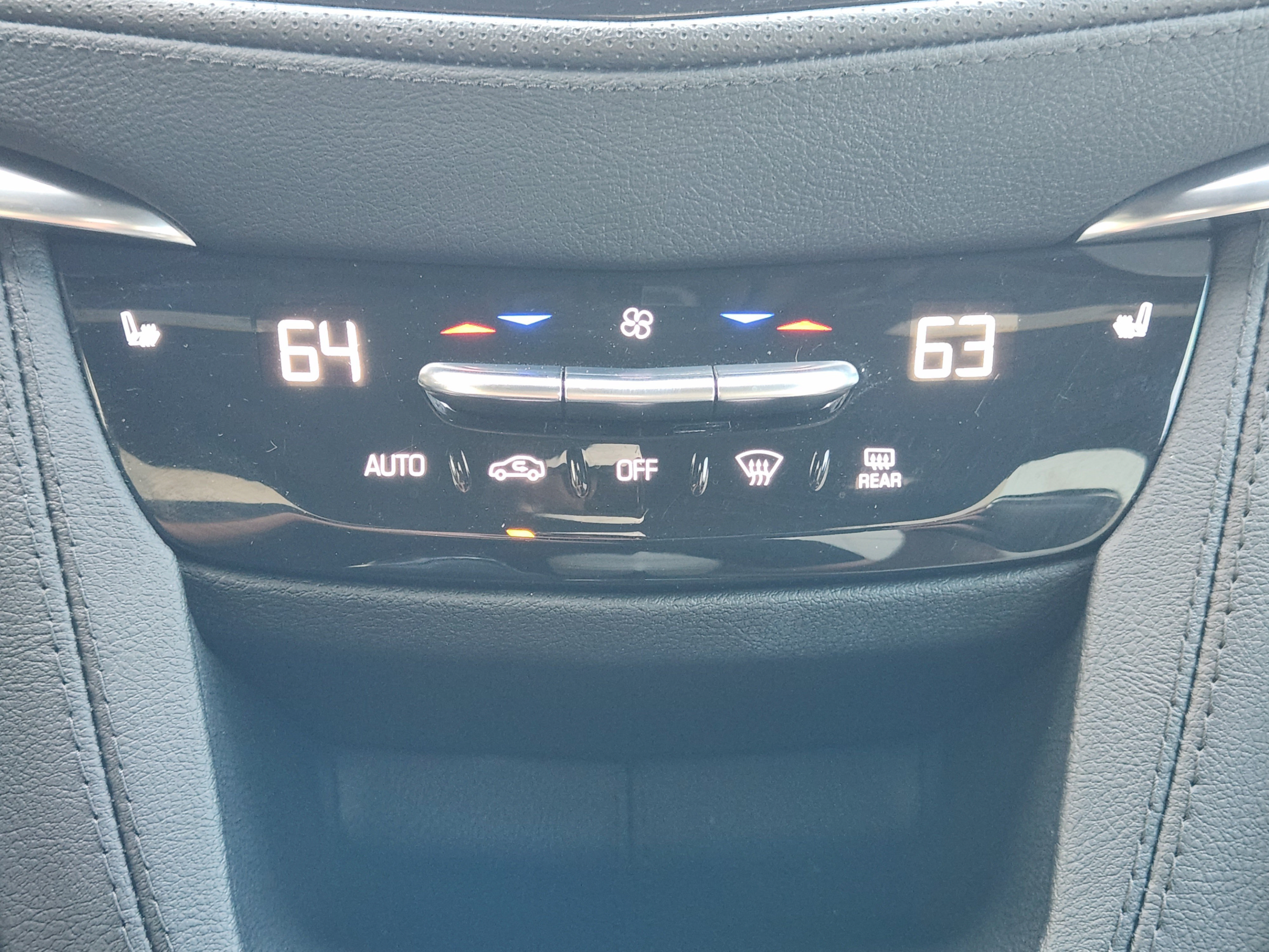Used 2024 Cadillac XT5 Sportv w/ Technology Package AWD/4WD image 13