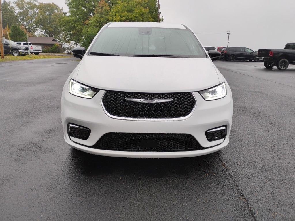 New 2026 Chrysler Pacifica Select image 2