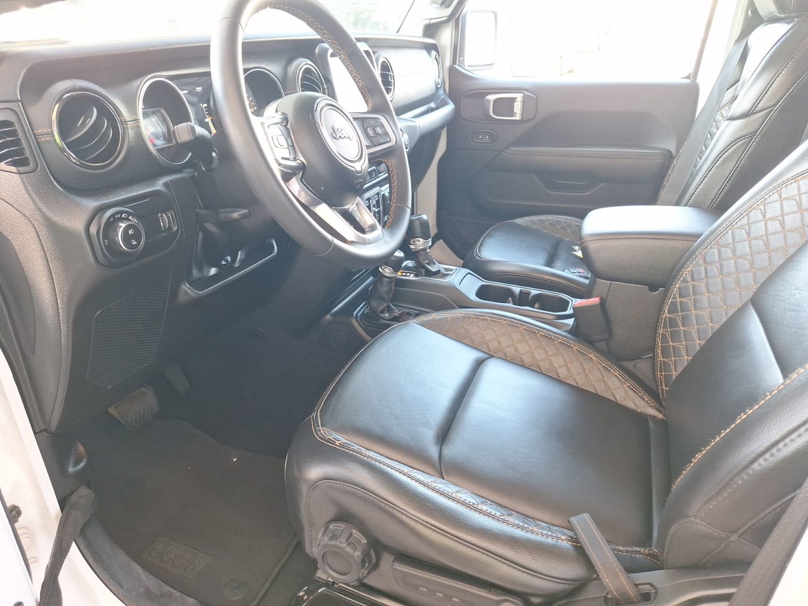 Used 2023 Jeep Gladiator Overland image 15