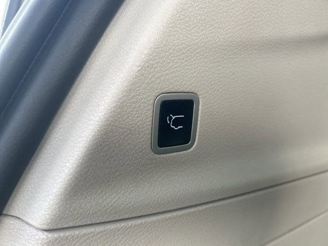 Used 2023 Chrysler Voyager LX image 33