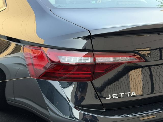 Certified 2023 Volkswagen Jetta SE w/ Panoramic Sunroof Package FWD image 11