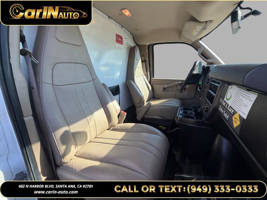 Used 2016 Chevrolet Express 4500 RWD image 18