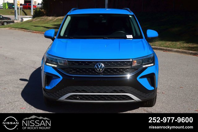 Used 2023 Volkswagen Taos SE w/ Black Wheel Package FWD image 2