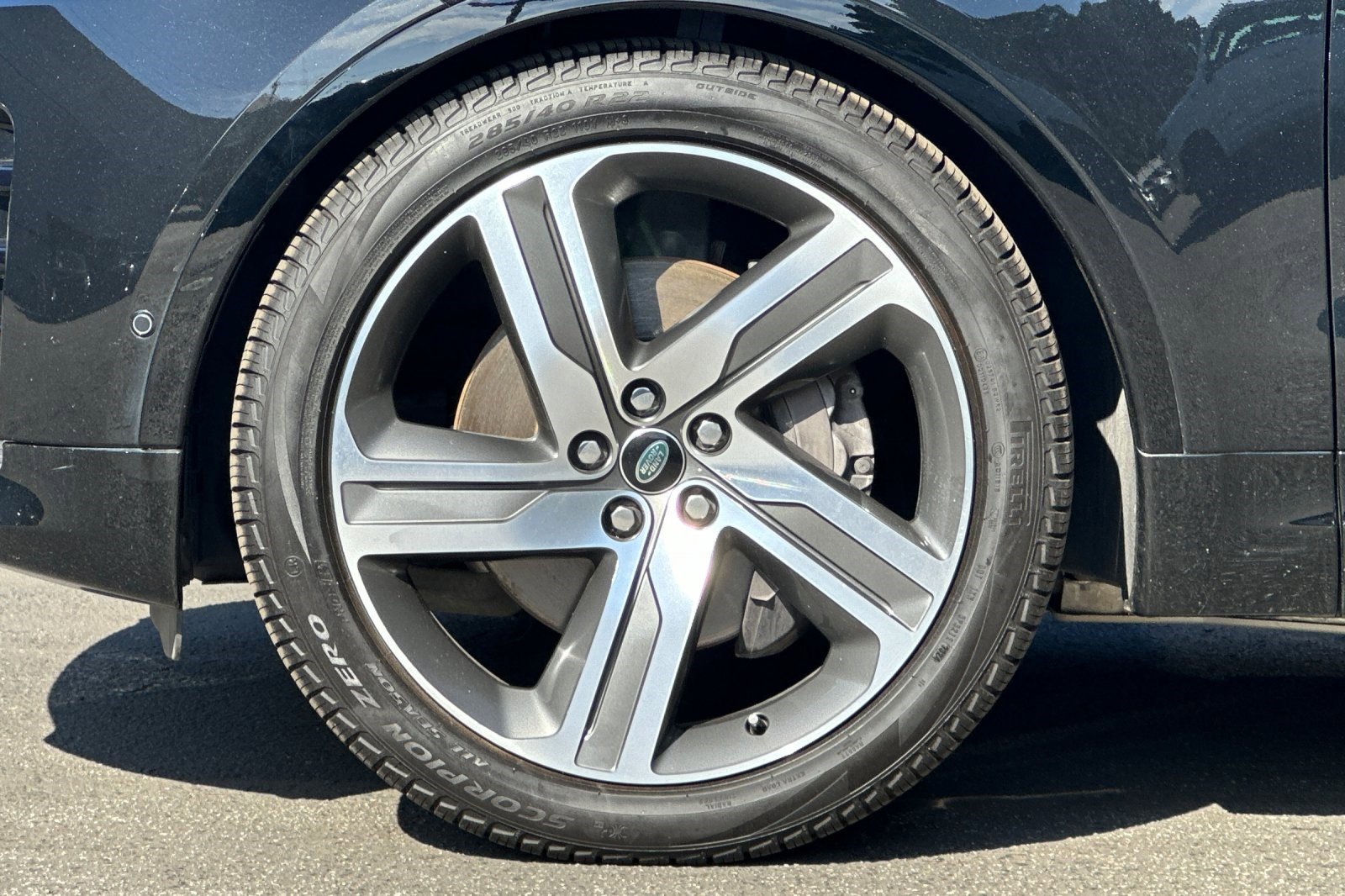 Used 2023 Land Rover Discovery S R-Dynamic image 13