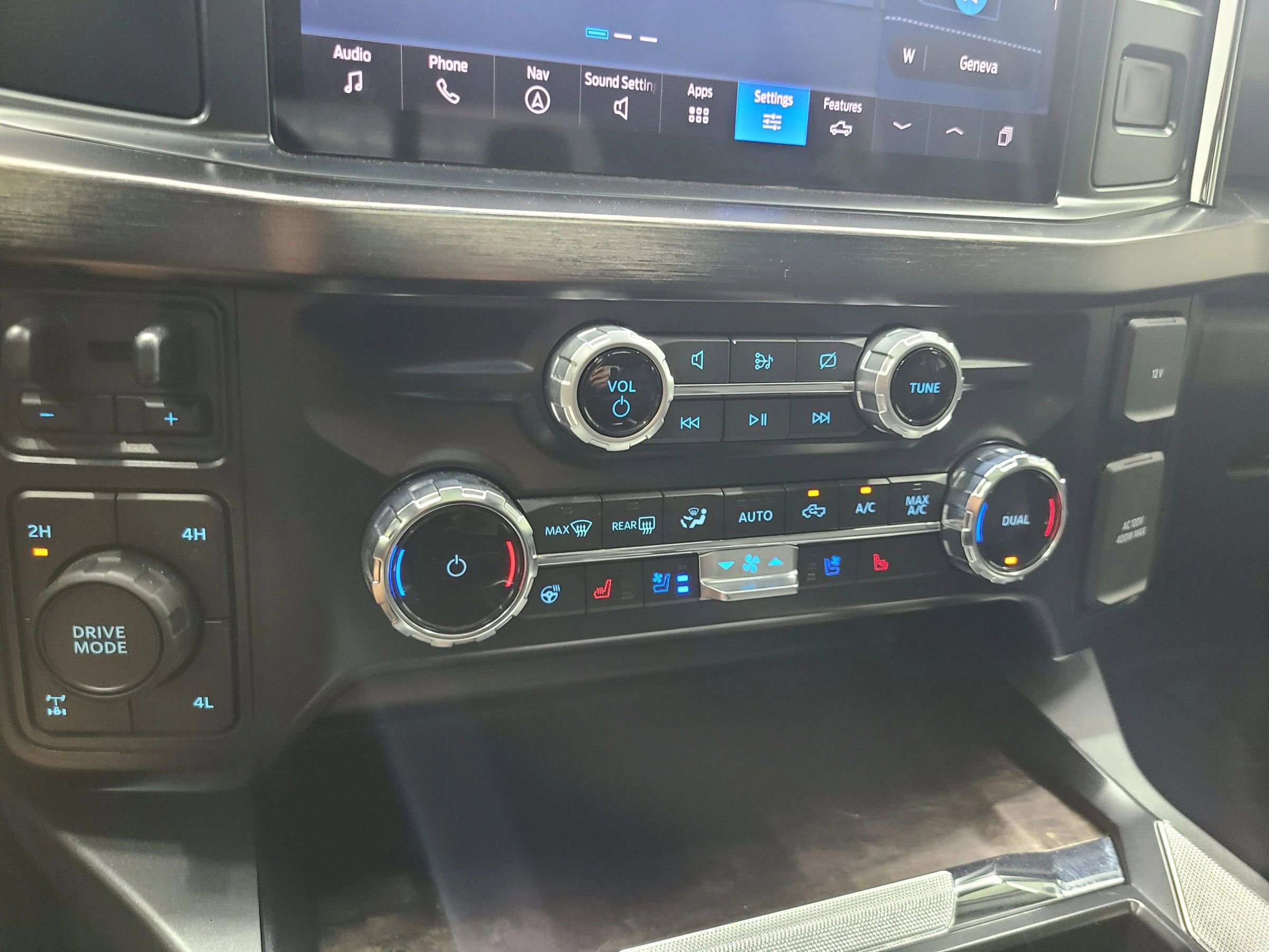 Used 2024 Ford F250 Lariat w/ Sport Appearance Package image 33