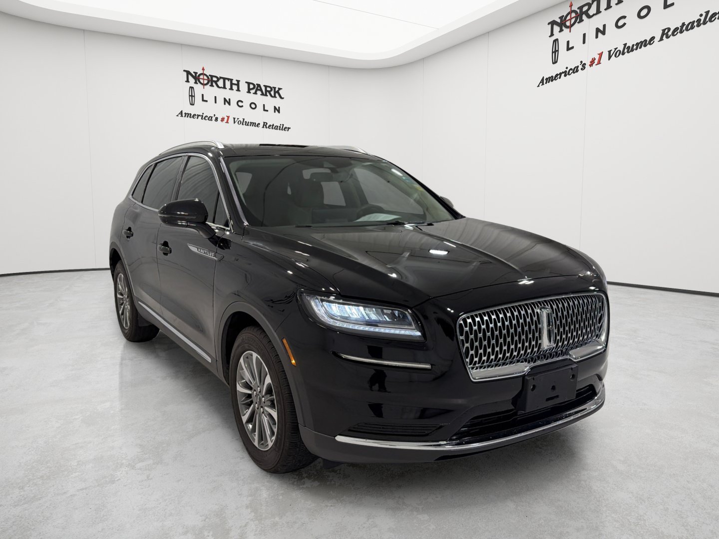 Used 2023 Lincoln Nautilus AWD w/ Premium Package image 7