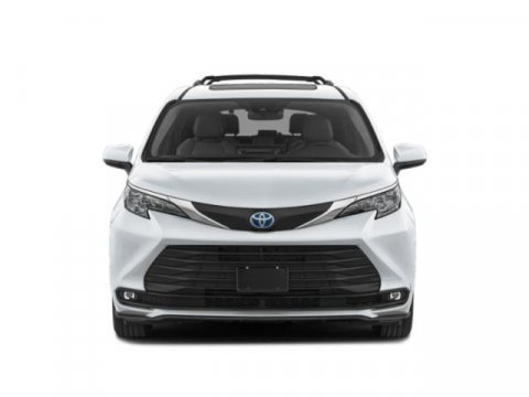 Used 2025 Toyota Sienna XLE w/ XLE Plus Package FWD image 4