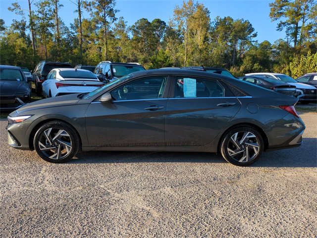 Used 2024 Hyundai Elantra SEL w/ Convenience Package image 8
