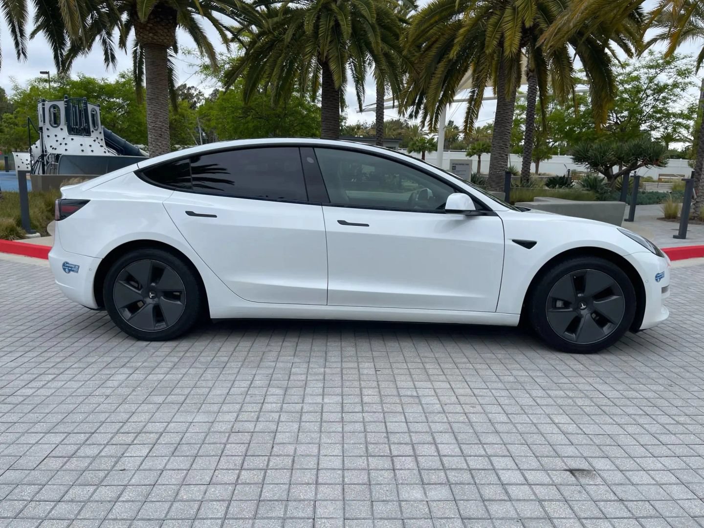 Used 2023 Tesla Model 3 Standard Range RWD image 4