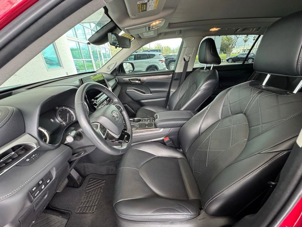 Used 2022 Toyota Highlander Platinum image 11