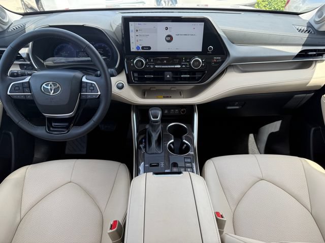 Used 2025 Toyota Highlander Limited FWD image 21