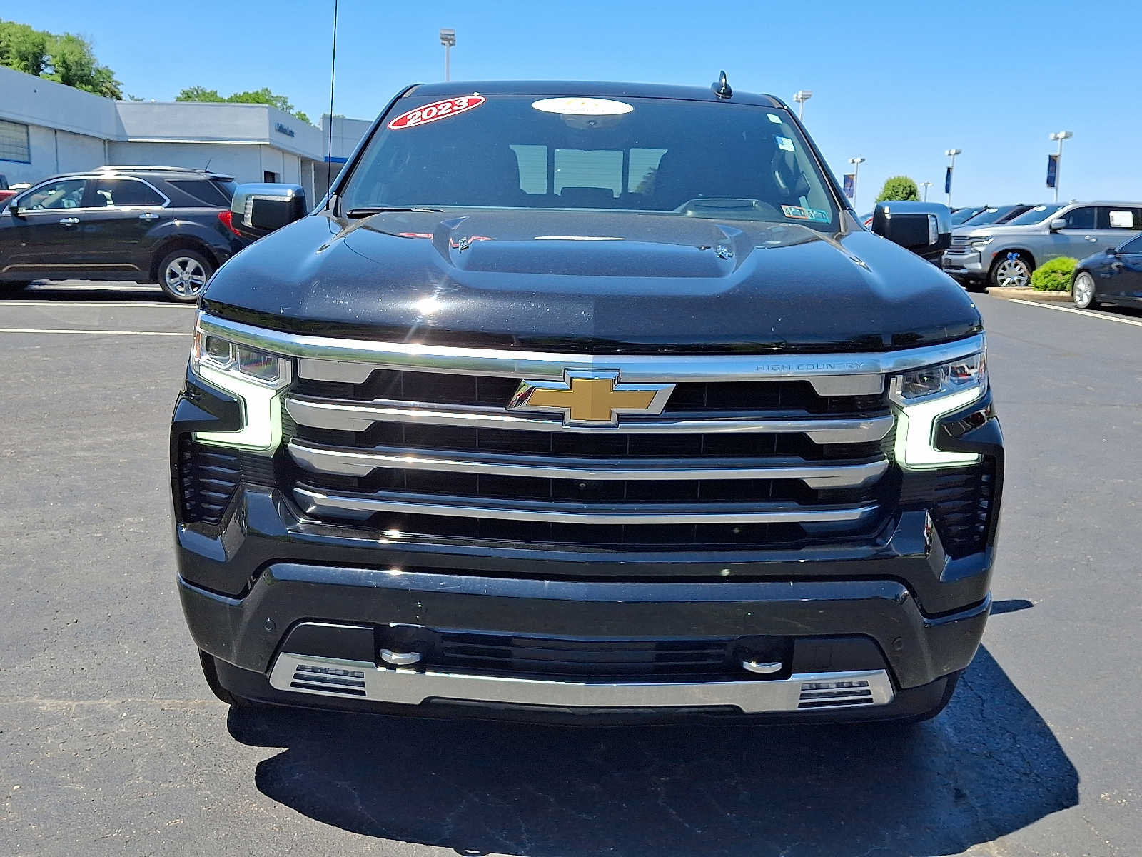 Used 2023 Chevrolet Silverado 1500 High Country w/ High Country Premium Package AWD/4WD image 2