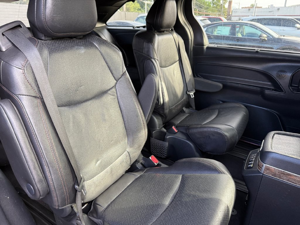 Used 2025 Toyota Sienna Platinum AWD/4WD image 21