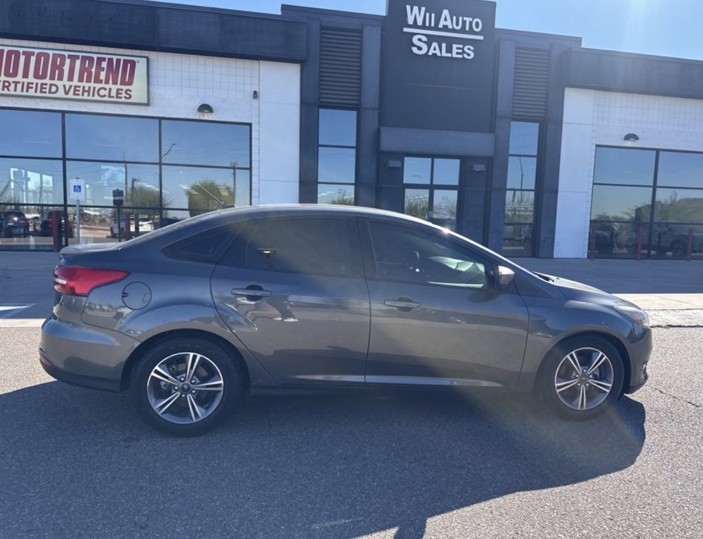 Used 2018 Ford Focus SE w/ SE Appearance Package image 4