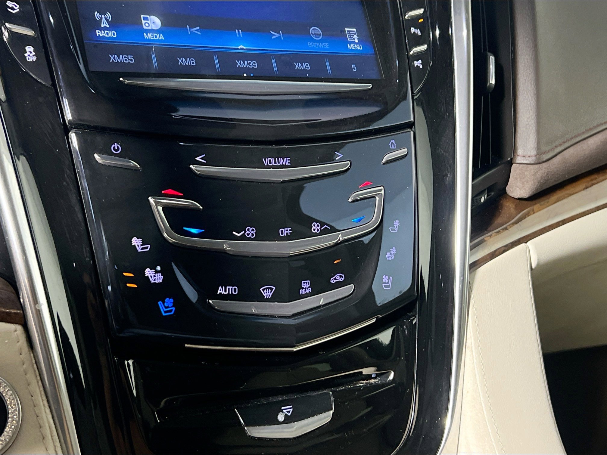 Used 2017 Cadillac Escalade ESV Luxury RWD image 27